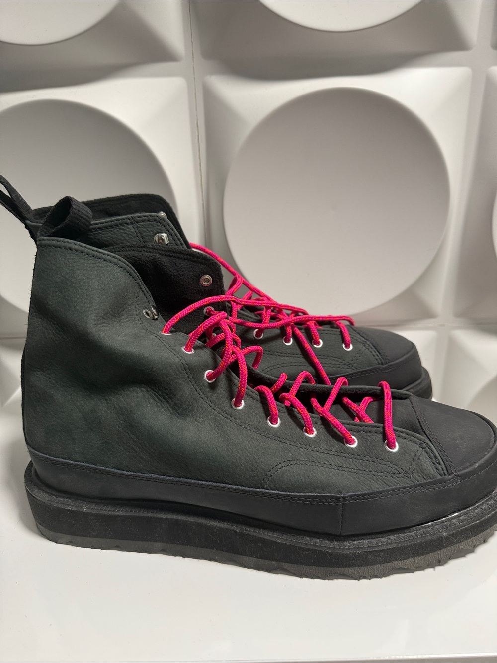 Converse Black Leather Lace-Up Platform Boots with Hot Pink Laces - Picture 7 of 8
